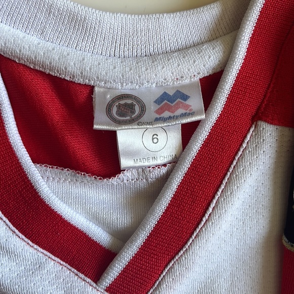 Vintage Calgary Flames Jersey / Kids Size 6 - Picture 7 of 9